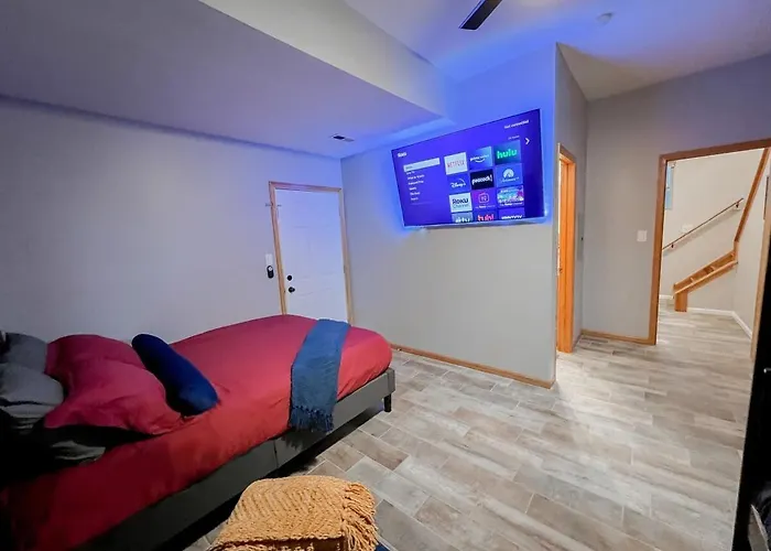 Pool Table, Pingpong, Arcade, 2-car Parking, 3 Floors! Apartamento