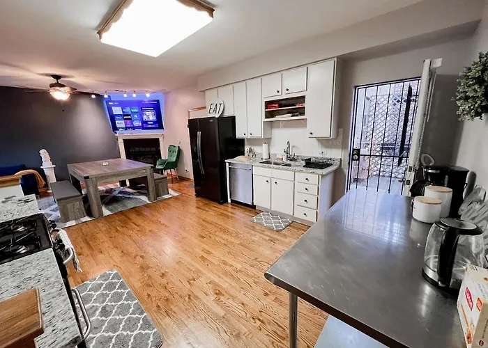 Pool Table, Pingpong, Arcade, 2-car Parking, 3 Floors! Apartamento Chicago