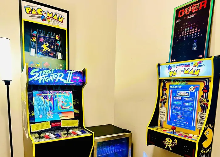 Pool Table, Pingpong, Arcade, 2-car Parking, 3 Floors! Apartamento *